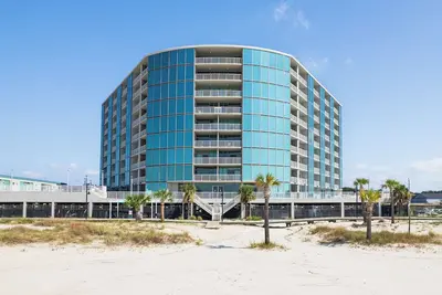 Reach the Beach is Your Own 2br/2ba Little Sandy Piece of Heaven on the Beach!