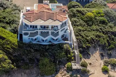 Image de Elegant & Relaxed\n\nBeachfront Bliss-Wake Up to the Sound of the Ocean-Sleeps 16