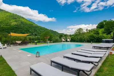 Image de Maison de vacances privée avec Wifi, piscine privée, bain à remous, climatisation, Tv, balcon