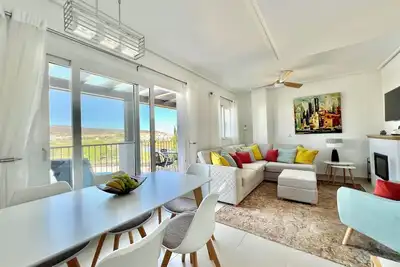 Image de Stunning apartment with lovely pool and golf views