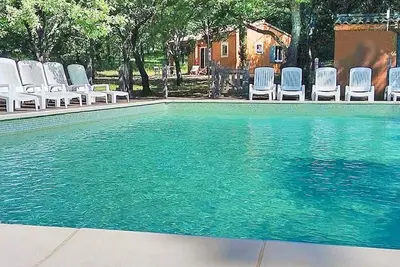 Image de Gîte de Provence avec piscine. Séjournez en pleine nature