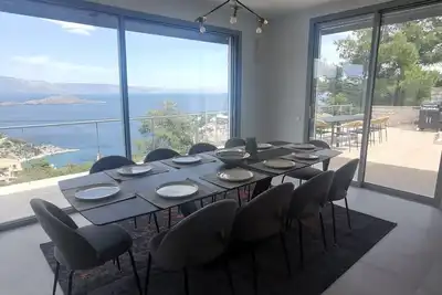 Image de Newly Renovated, Stylish and Secluded Villa with Panoramic Sea Views