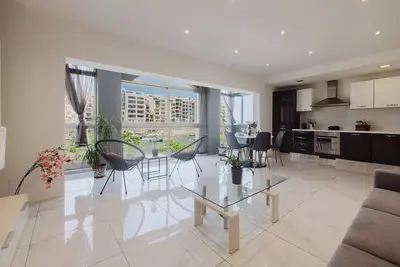 Image de Enjoy unbeatable access to St