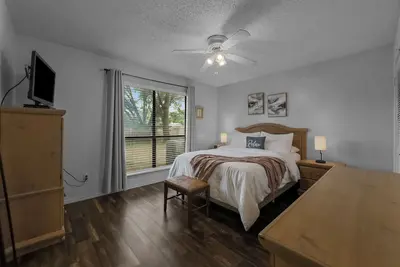 Image de Clean & Cozy 2bd/2ba Plus Office - Great Location!