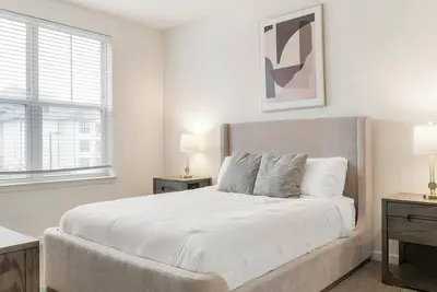 Image de Landing | Modern 2bd, Pool, Rooftop Lounge