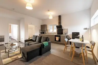 The Eldern - Spacious, Netflix, free Parking, close to A1