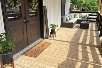 Image de 3-bedroom house in Burnside - Walking Distance to the Lake.