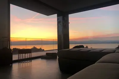 Image de •\tÉlégante villa avec piscine, entre lac et montagnes - Évian-les-Bains.