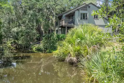 Image de Fairway Oaks Villa! Lagoon views! Short 5-7 minute stroll to the beach!