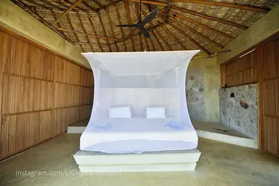 Image de Las Rocas: master bedroom in a spectacular front beach house with infinity pool