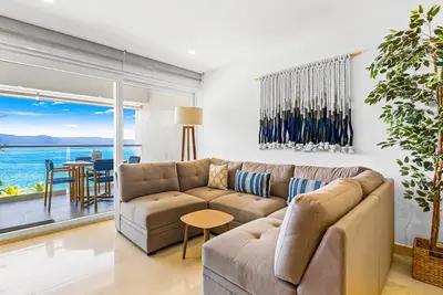 Image de Bright oceanfront condo with balcony, rooftop pool & near Malecon boardwalk