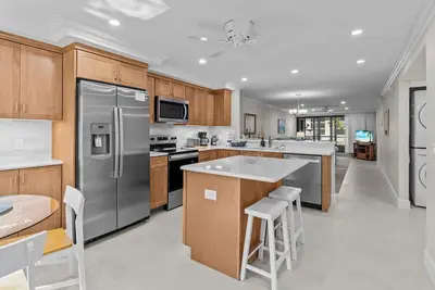 Image de Ground-Floor Gulf-View Escape – Comfort & Coastal Charm Await in Unit D-7