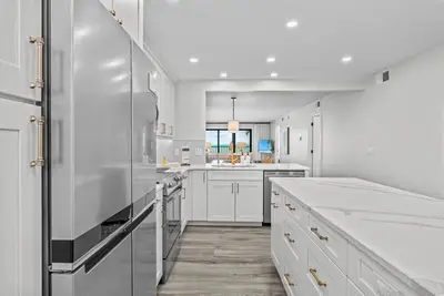 Image de Gulf-Front Elegance at Its Finest: Fully Renovated 3-Bedroom Retreat