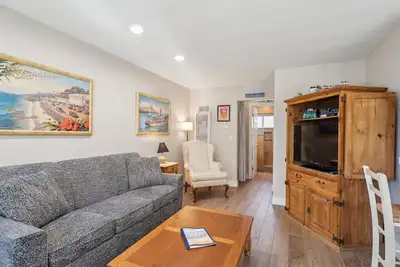 Image de New! Lovely 1 Bed Beach Condo #128 by RedAwning