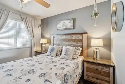 Image de New! Beautiful 1 Bed Beach Balcony by RedAwning