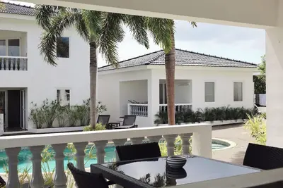 Image de Premium 2br with views of Table Mountain & direct access to pool - 150a