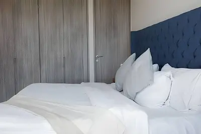 Image de Bright 2br unit w/ gym