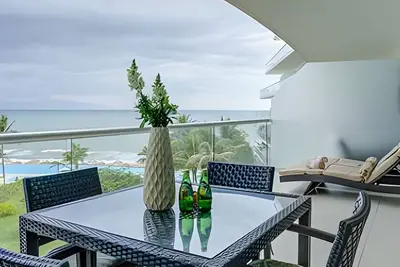 Image de Waterfront condo w/ pool & beach access