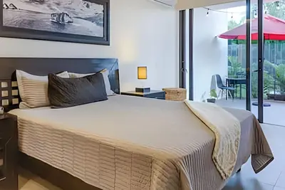 Image de Bright condo w/ pool & beach access