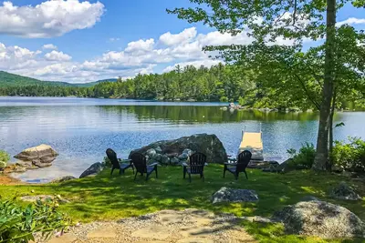 Image de Spacious Lakefront Home with a Sandy Beach, Kayaks, and Stunning Panoramic Views