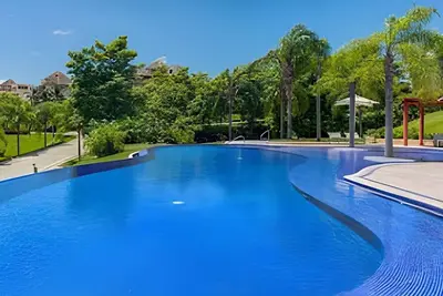 Image de Waterfront condo w/ pool & beach access