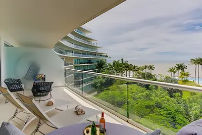 Image de Coastal condo w/ pool & beach access