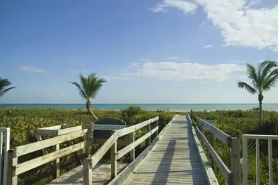 Image de Relax in Peaceful Paradise Directly on the Beach