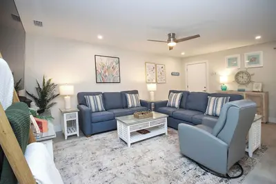 Image de Tropical Sanibel 2br Condo - Poolside - Steps to the Beach - Sleeps 6