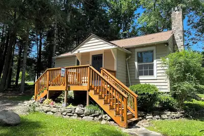 Image de Hot Tub, Relaxing Hammock under the trees, Fire pit, Bbq, surrounded by nature