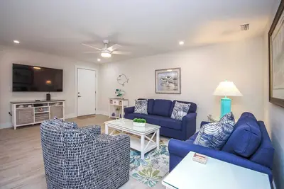 Image de Breezy Sanibel Arms West Garden Unit J2 | Just Minutes to the Gulf