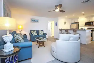Image de Vibrant Sanibel Arms West Garden Unit J6 | Charming Oasis, Minutes to Beach
