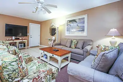 Image de M6 - Beautiful Unit Two Minutes From Beach