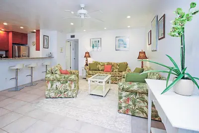 Image de Bright & Breezy Sanibel Condo With Private Beach Access
