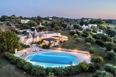 Image de Brand new luxury villa with immense private pool and garden