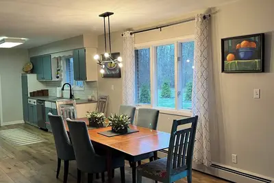 Image de Private 4 bedroom home in Bridgman offers a cozy retreat & best of town life.