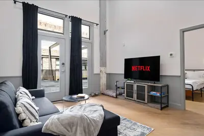 Image de Luxury 1bd | A+ Downtown Location | King Bed Condo