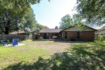 Image de Green Belt cul-de-sac with hiking trail in the heart of the city. 5 Miles -Dfw