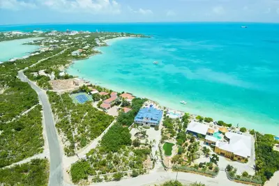 Image de Jewel Estates - Two waterfront villas with breath taking views of Sapodilla Bay