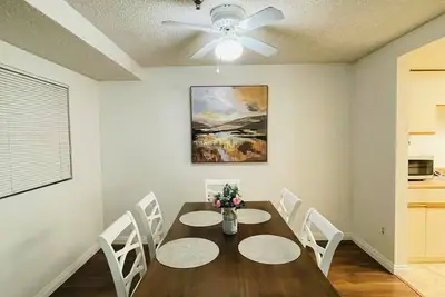 Image de 05 The Crown City Retreat All Inclusive Spacious 2bd 2ba Condo