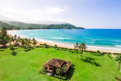 Image de Wonderful 6 Bedroom for 10 Hanalei Home. Beachfront!