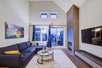 Image de The Solstice Loft -2 Bed/2 Bath Luxurious Penthouse