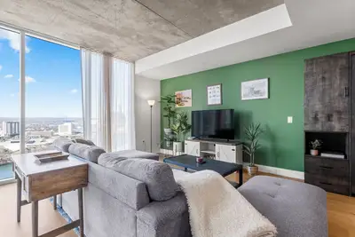 Image de Designer Lux Penthouse on Rainey