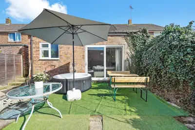 Image de Lux 4 Bed House | Drive Parking | Hot Tub