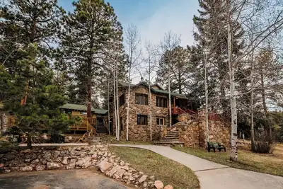 Image de Meadow Creek Lodge: Historic Hillside Retreat