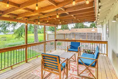 Image de 6 Mi to Downtown Vancouver: Peaceful Home w/ Deck