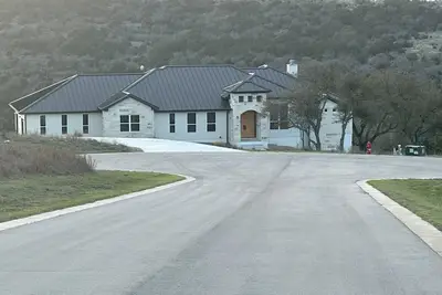 Image de Breathtaking views in this 4 Br House overlooking Lake Lbj