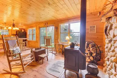 Image de Hike, Fish, Hunt & Ride: 4-Season Phillips Retreat