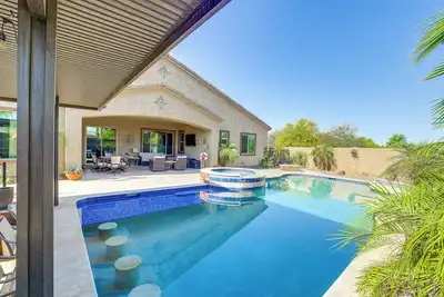 Image de Swim-Up Bar & Putting Green: Goodyear Getaway!