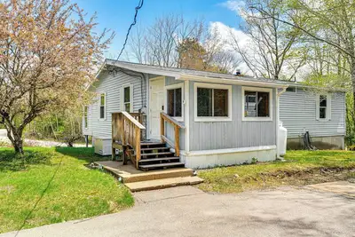 Image de Hike, Fish & Ski: ‘Black Bear Cabin’ in Albany