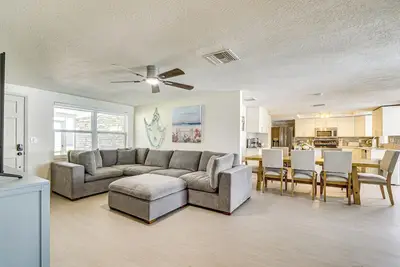 Image de 5 Mi to Beach: Home w/ Pool in Holiday!